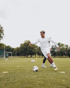 Dele Alli Instagram - ’𝐍𝐨𝐭𝐡𝐢𝐧𝐠 𝐜𝐡𝐚𝐧𝐠𝐞𝐬 𝐢𝐟 𝐍𝐨𝐭𝐡𝐢𝐧𝐠 𝐜𝐡𝐚𝐧𝐠𝐞𝐬!’ 𝐖𝐄 𝐂𝐎𝐎𝐊𝐈𝐍𝐆 👨🏽‍🍳💜💫