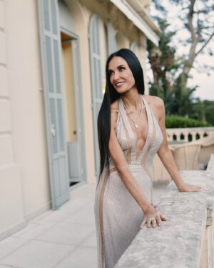 Demi Moore Instagram - Quick outfit change for the main event! Huge thank you to @dundasworld for the custom gown. And of course, thank you to @amfar. We sang and danced the night away - incorrect lyrics and all 😂🎤💃🏻