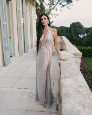 Demi Moore Instagram - Quick outfit change for the main event! Huge thank you to @dundasworld for the custom gown. And of course, thank you to @amfar. We sang and danced the night away - incorrect lyrics and all 😂🎤💃🏻