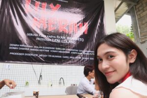 Denira Wiraguna Instagram - Lily merah gangggg✌🏻 @lilymerahmovie