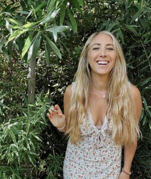 Denise Austin Instagram - HAPPY BIRTHDAY to my incredible daughter KELLY!! She is truly an angel… and her middle name is Angela (named after my Grandma )…She has such a beautiful heart…she is honestly so brilliant and I learn soooo much from her everyday!!! she is such a LIGHT in our lives and has truly helped so many women with their emotional and spiritual growth… Kelly… my first born…I LOVE YOU so much!! Thank you for making me a Mom… it is the greatest HONOR of my life!! I Happy Magical Birthday!!!!!! You are my everything!!!!! Join me in wishing @kellyaustinmentoring a very HAPPY Birthday!!!! Xoxo