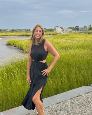 Denise Austin Instagram - Happy Sunday everyone!!! I hope you all had an amazing weekend and time to recharge for the week ahead!!! I am feeling so grateful to have had a weekend away with my hunny bunny and dear friends! I love being on the east coast during summer…it is my favorite time!!!! Love you all…xoxo