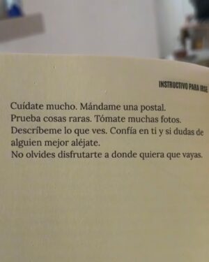 Denisse Peña Instagram - 🫂🌊🫐📖