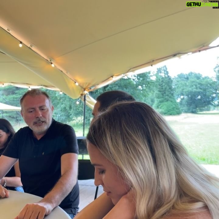 Denisse Peña - 16.4K Likes - Hace un mes que estrenamos y un año que acabamos de grabar y el movil me ha recordado un montón de momentos preciosos del rodaje 🫶🏻