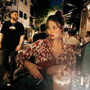 Deniz Işın Instagram - Tanrı misafirleri.