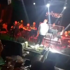 Deniz Oral Instagram - Teşekkürler Ankara en kısa zamanda tekrar görüşmek üzere#yolkenarı #ferditayfuroficall #seksenler