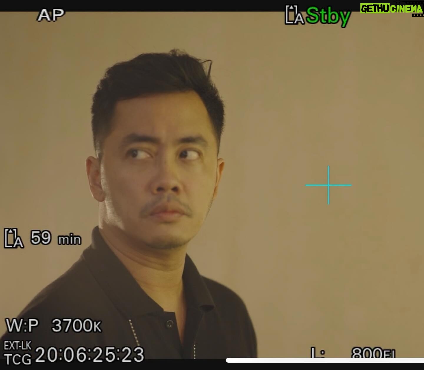 Dennis Adishwara - 277 Likes - Kenalkan, ini Farid. Pekerjaannya: gemar memancing emosi lawan bicaranya demi mendapatkan jawaban.
Ada yang tahu apa pekerjaan Farid?
Contekan jawaban ada di series “Cinta Pertama Ayah” yang tayang di @vidiooriginals
Episode 1 & 2 sudah siap dinikmati lho!
@skyfilmsofficial @vidiodotcom