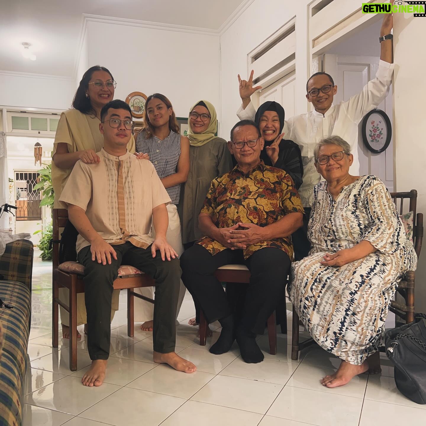 Dennis Adishwara - 666 Likes - Selamat Merayakan Lebaran! Mohon Maaf Lahir Batin!
Senang banget bisa family time di perayaan kali ini.