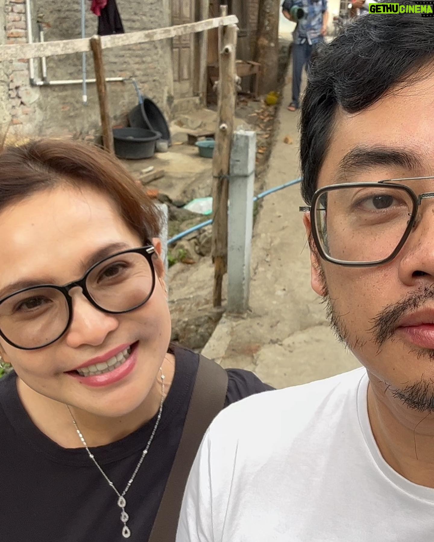 Dennis Adishwara - 358 Likes - Selama hampir sebulan terakhir bersama mereka
Demi sebuah karya berjudul #Kiblat yang akan rilis tahun 2024.
Terima kasih sudah mengajak saya di dalam project ini.
Semoga bisa berkarya bareng lagi lain kali.
Btw ini belum semuanya, karena foto bareng pemeran lainnya belum ada yang masuk kategori spoiler free! Sabar ya, saya mau minta panitia dahulu.