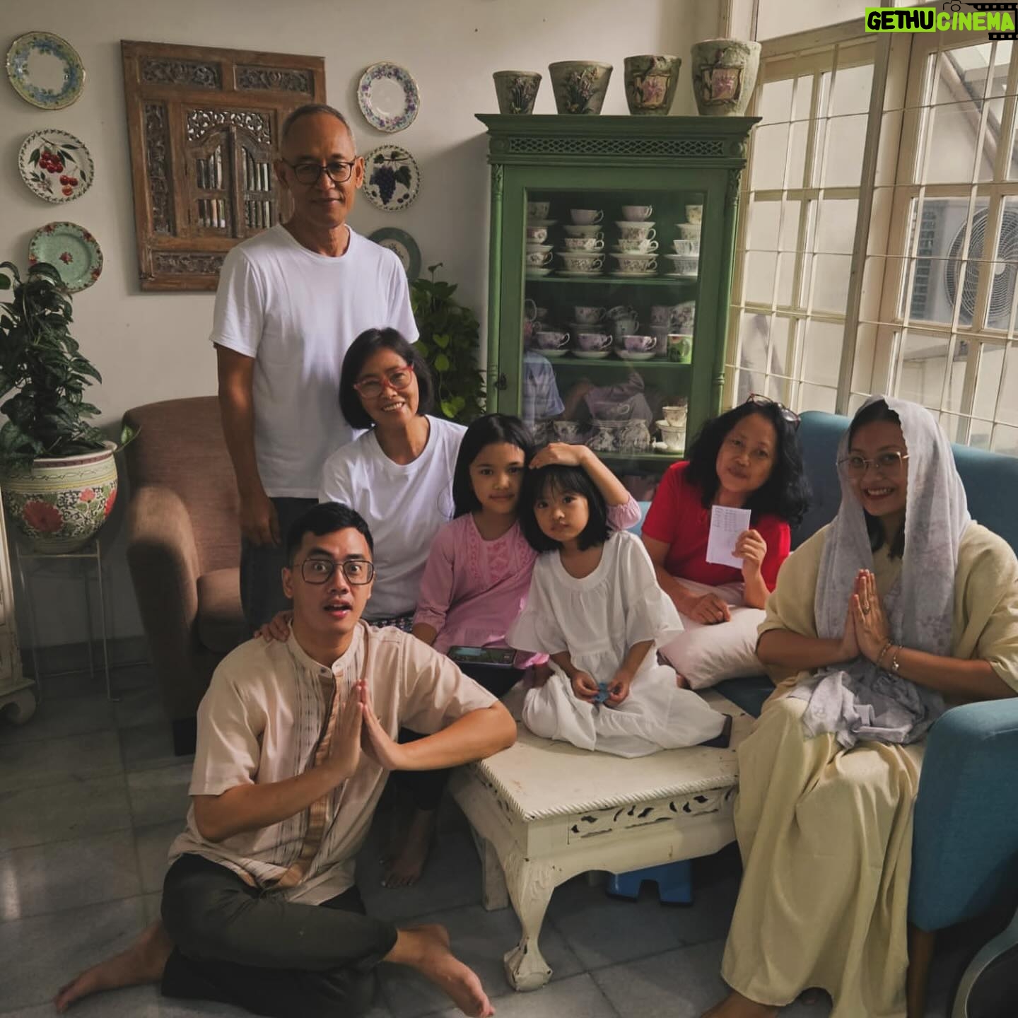 Dennis Adishwara - 666 Likes - Selamat Merayakan Lebaran! Mohon Maaf Lahir Batin!
Senang banget bisa family time di perayaan kali ini.