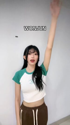 Desy Genoveva Instagram - Gambaran Doona ketika kebanyakan mendoan 🤣🤣🤣 #justforfun #doona #leedoona #parody