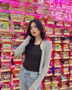 Desy Genoveva Instagram - Mie mie apa yang…..?