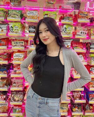 Desy Genoveva Instagram - Mie mie apa yang…..?