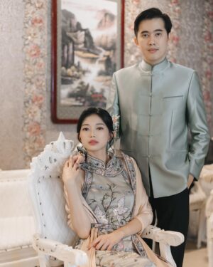Desy Genoveva Instagram - Ini bukan IP Man sama Cheung Wing-sing, tapi IP Address sama Cung Wingko Babat sapa gelem? 🤣🤣 

Cheongsam & changsan: @carolzhangcollection 🤍
MUA: @c._jpeg
Hair do: @dianasap9 
Venue: Golden Leaf Restaurant 
Decor, sangjit box: @joyful.projects 
Photo & video: @kianphotomorphosis
MC & Organized by: @stevenalexander_mc @lefiance.organizer