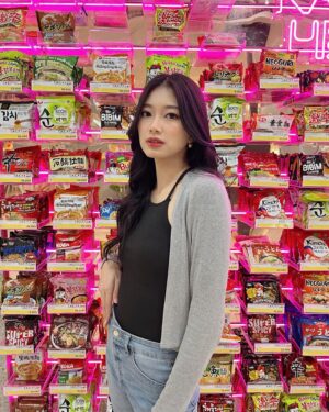 Desy Genoveva Instagram - Mie mie apa yang…..?
