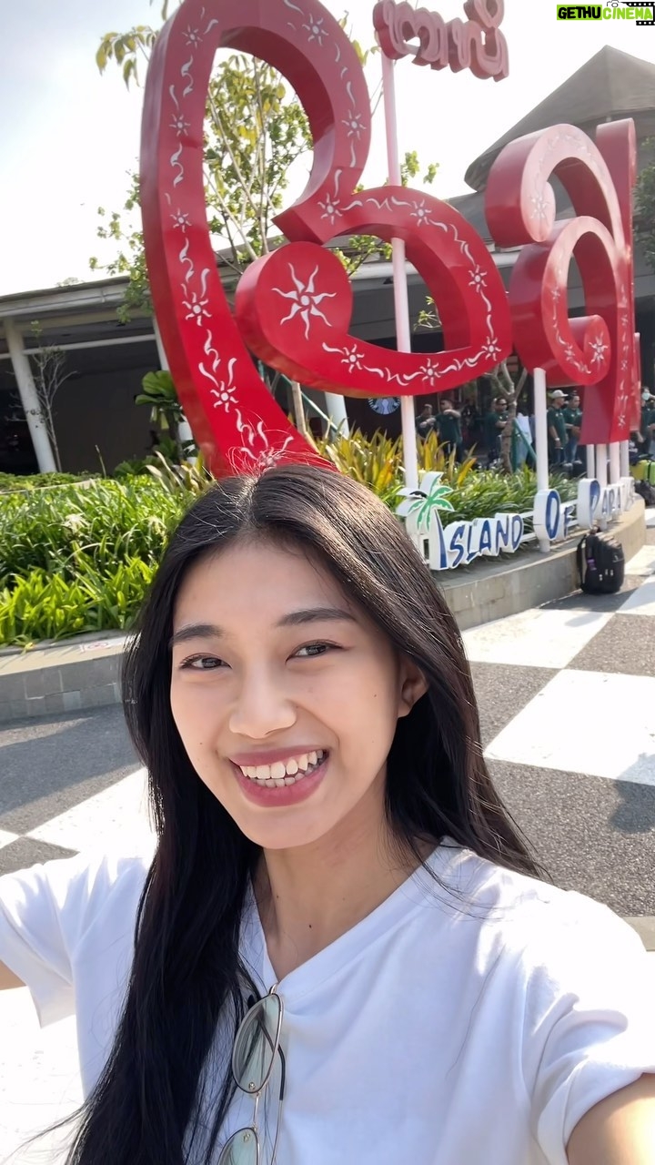 Desy Genoveva - 19.9K Likes - Padahal udah dibantuin, ya kan? 🤣🤣✌️