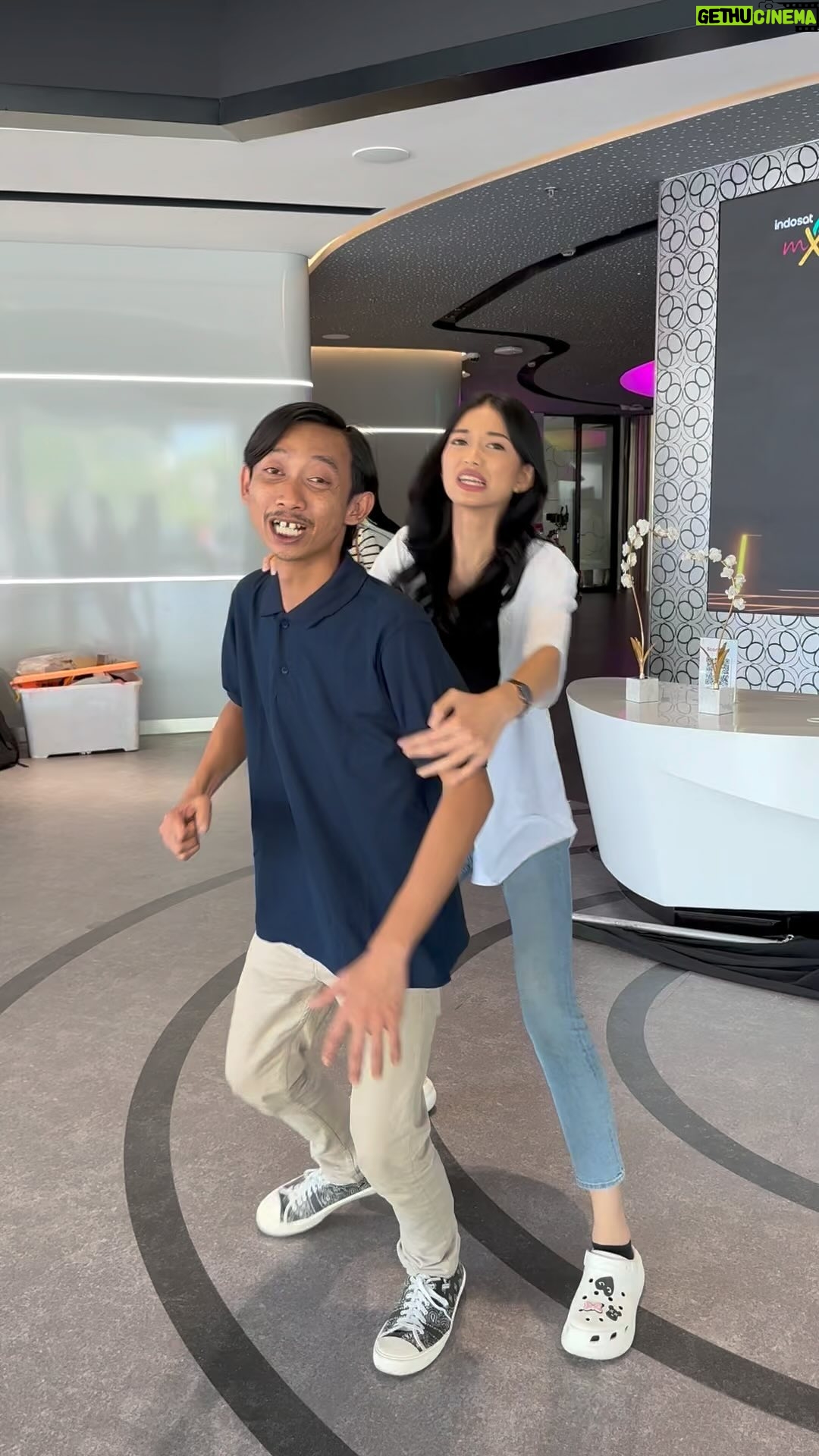Desy Genoveva - 72.9K Likes - Gak usah sok2an part 50