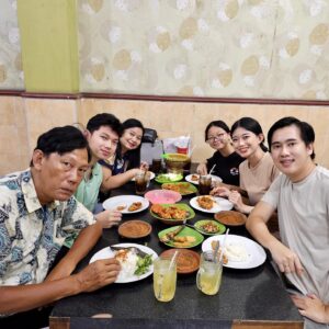 Desy Genoveva Instagram - Plesiran akhir taun wingi mudik ceritane lur 😁😁😁