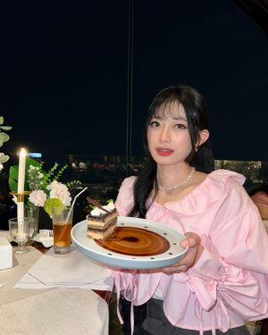 Desy Genoveva Instagram - Happy bdaay to me 🤍🩷🥰
Terima kasih sudah bertahan sejauh ini 😇😇

#27thbirthday