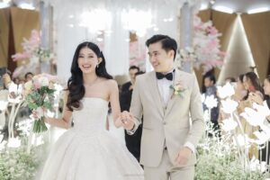 Desy Genoveva Instagram - 🤍🕊️

Wedding Planner & Organizer: @ohana_enterprise
Venue: @hotelciputrajkt 
Decoration: @cattleya_decoration 
Photo & video: @weddingsfactory
Holy matrimony gown: @bychristiebasil @christiebasill 
Bride & groom shoes: @langkahbylinalee @langkahforman
Groom suite: @sasdesigns 
MUA bride: @karenshenna.makeup
Hair do bride: @faw.hairdoo
MUA moms: @ohana.bridal
MUA bridemaids & sister: @neny_mulyani 
Gown moms & bride’s sister: @ohana.bridal
Reception gown: @ohana.bridal 
Bridesmaids dress: @atvezzo
RSVP & Digital Invitation: @viding.co 
Photobooth: @twinsphotobooth 
Wedding cake: @breadseason 
Entertainment: @seisarte.entertainment 
Reception bouquet 💐: @kikukoflorist 
Nails: @samikate.beauty

#KELpincutDESY