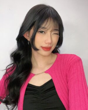 Desy Genoveva Instagram - Coba pilih 4 di antara foto2 ini 🩷🖤