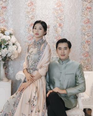 Desy Genoveva Instagram - Ini bukan IP Man sama Cheung Wing-sing, tapi IP Address sama Cung Wingko Babat sapa gelem? 🤣🤣 

Cheongsam & changsan: @carolzhangcollection 🤍
MUA: @c._jpeg
Hair do: @dianasap9 
Venue: Golden Leaf Restaurant 
Decor, sangjit box: @joyful.projects 
Photo & video: @kianphotomorphosis
MC & Organized by: @stevenalexander_mc @lefiance.organizer