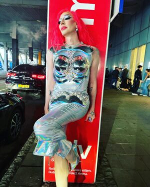 Detox Instagram - Jessica Rabbit does Stockholm Pride 3023

Custom Hair: @nathanjuergensen 
Armor: @slickitup 
Dress: @mewmewsofficial