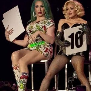 Detox Instagram - We saw you from across the stage and thought your vibes were 🤏🏻🤏🏻🤏🏻🤏🏻🤏🏻