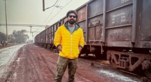 Dev Instagram - In Khadaan for #Khadaan

Inside Asia’s one of the Biggest Coal Mines 🙂
Recce time 
@deventertainmentventures @surinderfilms