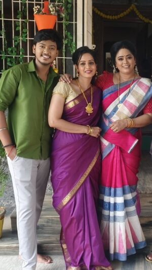 Devipriya Instagram - Indha kaalathu  pullingo😂🤣😂🤣
Fun reels with  my darlings❤️🤗❤️@hasin_offl @im_niketan #goodevening #dearsdarlingsdudes❤️❤️❤️❤️ #devipriya23_official