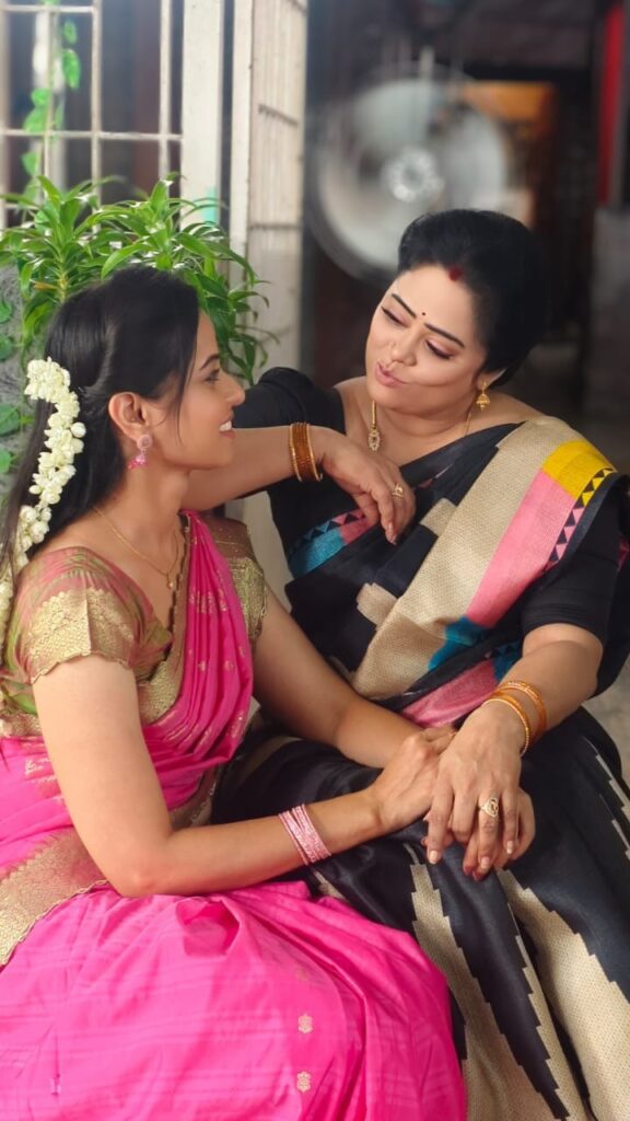 Devipriya Back Actress Devipriya HD Instagram Photos and Wallpapers August 2024 ...