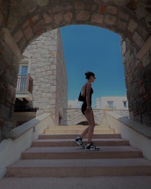 Devrim Özkan Instagram - yaz bitti :) 
new chapter can start!🥂