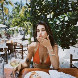 Devrim Özkan Instagram - its gonna be always wine with pizza🌴🥂
mia'2023📸☀️