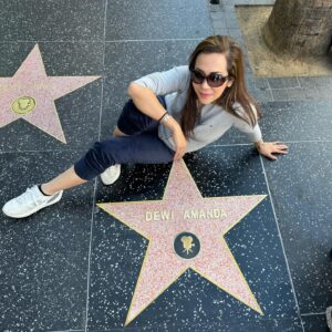 Dewi Amanda Instagram - Hollywood Spotlight 🇺🇸❤️ #hollywood #losangeles #california #america #dewiamanda