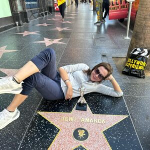 Dewi Amanda Instagram - Hollywood Spotlight 🇺🇸❤️ #hollywood #losangeles #california #america #dewiamanda