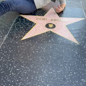 Dewi Amanda Instagram - Hollywood Spotlight 🇺🇸❤️ #hollywood #losangeles #california #america #dewiamanda