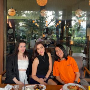 Dewi Amanda Instagram - Anak2 blood Mixed! When ur Dad is not Indonesian but ur blood still has Indonesia and was born in Indonesia 🇮🇩and then homesick 🤒❤️ @shakirasheldrick #egyptindonesia #australiaindonesia #dewiamanda #friendshipgoals @siska_a88 #friendshipforever 🇪🇬🇦🇺🇮🇩