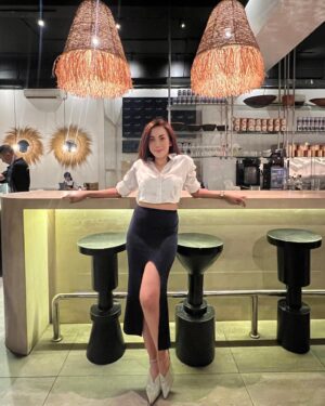 Dewi Amanda Instagram - Respect is earned ❤️
Honesty is appreciated ✌️
Trust is gained 🥂
Loyalty is returned 😘
#quotesoftheday #qouteslife #dewiamanda #ootd #qoutes #ootdsummer