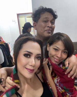 Dewi Amanda Instagram - Almost 3weeks in the making of film in Kuala Trengganu-Malaysia,Work with Director From India and Malaysia Crews-Actress&Actors Malaysia,Felt blessed because i am the only from Indonesia as an actress (Putri 1)
Another experience and another my upcoming movie again..Thank GOD and Thank you everyone,See you in another Project Film😜🎥🎬#film #mayang #malaysia #indonesia #india