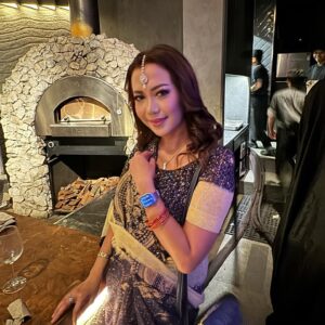 Dewi Amanda Instagram - Happy Diwali with @md_entertainment 
#diwali #diwali2023 #happydiwali #dewiamanda #happydeevapali Thank you for the great celebration 🎉❤️