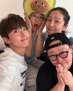 Dex Instagram - .
언니네 산지직송 🐟🎣 누나들과 🍏💚
매주 목요일 8시 40분 tvn에서 !

완전 기대럭키비키쟈나 🥹