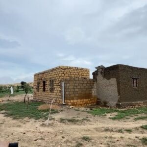 Dhamnashree Kadgaonkar Instagram - First time experiences Life Long Memories…

Travel partner @cleartrip 
Can’t thank enough @skkfernjaisalmer for giving us these memories….

#dhanashrikadgaonkar #jaisalmerdiaries #khuhudideserttrails 

Thank u Shaktiji , Prithviji 
special thanks to @bhanu_banna.07 bhanu_banna.07