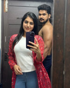 Dhanalakshmi Saminathan Instagram - 🌝✨

#love #loveofmylife #family #couple #thenewsreadercouple #explore #featured #dhana #murasu #dhanamurasu