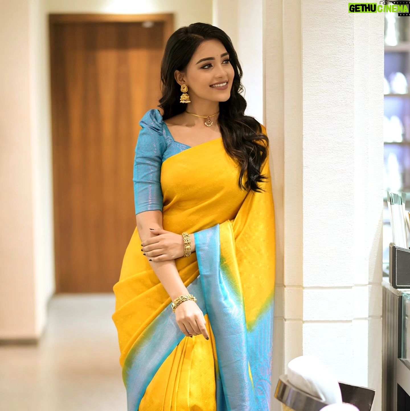 Dharshna Sripal - 27.7K Likes - Wearing this stunning piece of jewelry from the latest collection at @new_ideas_fashions 💫