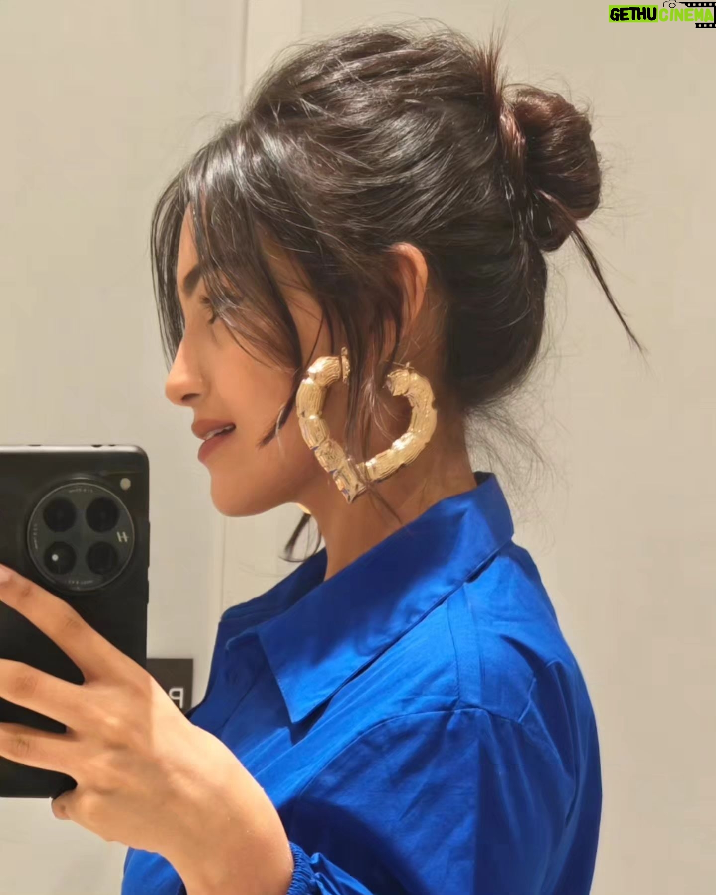 Dharshna Sripal - 22.4K Likes - Made you look.