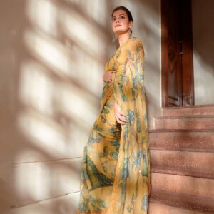 Dia Mirza Instagram - Promotions for #IC814OnNetflix in a saree with birds outside cages 🕊️

Saree @aamrabylavanya 
Styled by @theiatekchandaney 
HMU @shraddhamishra8 
Managed by @exceedentertainment @shruti8711 
Photos by @dhruv_dixit_serenity 

#SustainableFashion #HandmadeInIndia #VocalForLocal #Saree #SareeLove