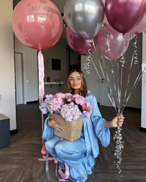 Diana Gloster Instagram - Найкращий спосіб мене привітати - це задонатити на мій збір для наших хлопців у ЗСУ💛 Посилання в сторіз!