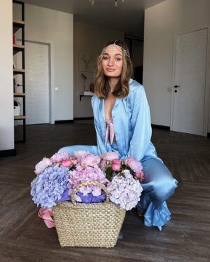 Diana Gloster Instagram - Найкращий спосіб мене привітати - це задонатити на мій збір для наших хлопців у ЗСУ💛 Посилання в сторіз!