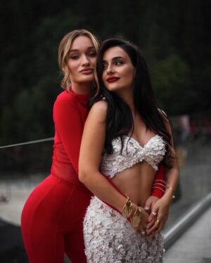 Diana Gloster Instagram - Які ми гарні! І якою класною ідеєю було зробити дрес-код “RED”❤️🔥

Останній пост з Дня Народження Анічки☺️Такий душевний був вечір, та й вся поїздка, що хотілося зупинити час ✨Дякую тобі, магічна дівчинко @annatrincher_official 🥹🫂

Всі наші пригоди - в сторіз (дивіться, поки ще є, бо скоро сторіз зникнуть)😏

Бренд костюму выдмітила на 7 фото, а також залишаю в тг-каналі, як завжди)