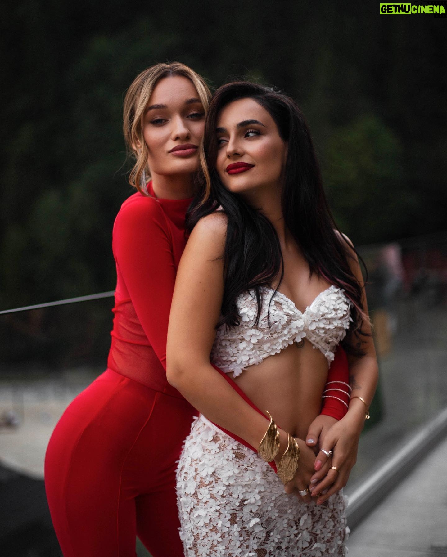 Diana Gloster - 7K Likes - Які ми гарні! І якою класною ідеєю було зробити дрес-код “RED”❤️🔥
Останній пост з Дня Народження Анічки☺️Такий душевний був вечір, та й вся поїздка, що хотілося зупинити час ✨Дякую тобі, магічна дівчинко @annatrincher_official 🥹🫂
Всі наші пригоди - в сторіз (дивіться, поки ще є, бо скоро сторіз зникнуть)😏
Бренд костюму выдмітила на 7 фото, а також залишаю в тг-каналі, як завжди)